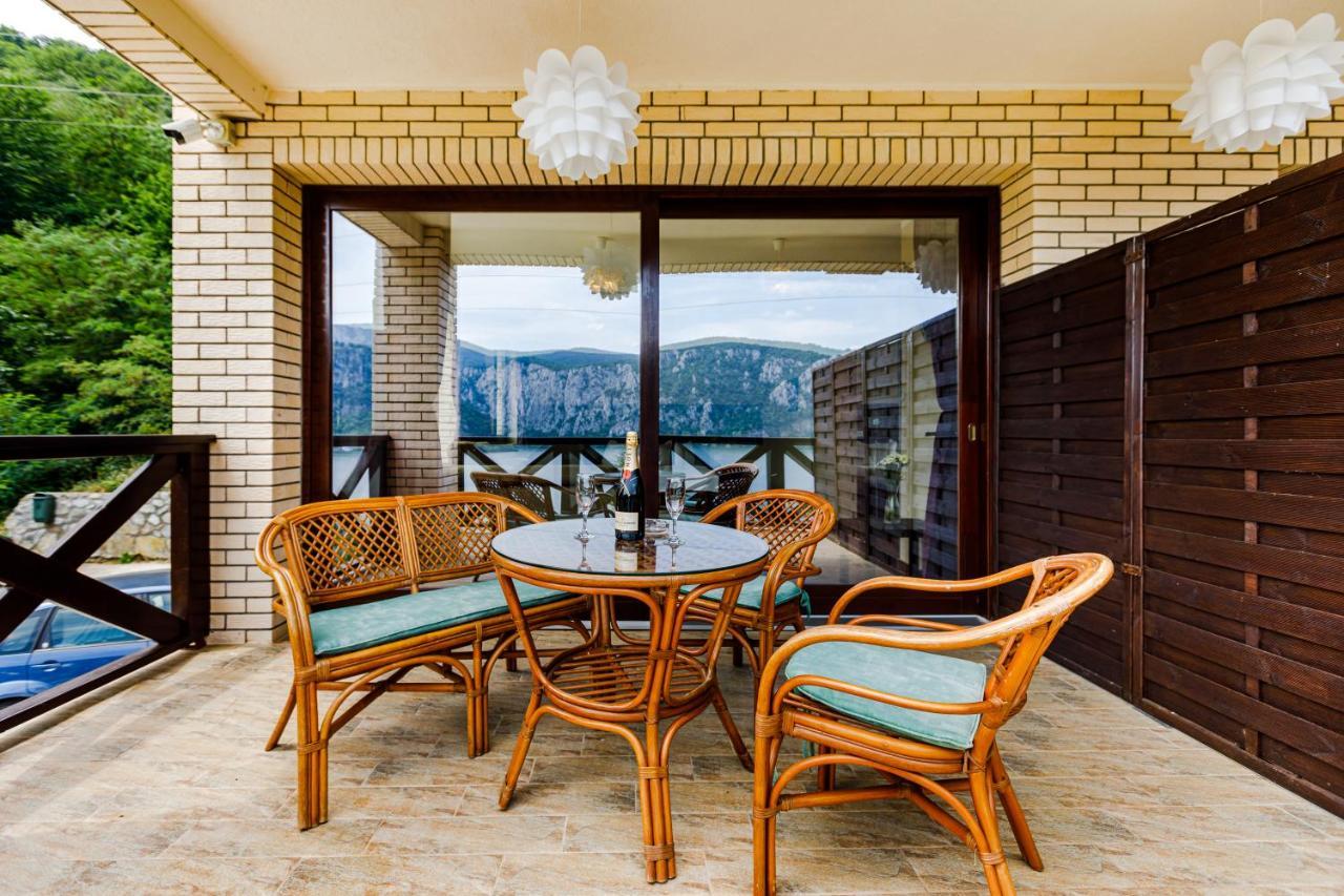 Rex Infinity View 4* Cazanele Dunarii Dubova Exterior foto